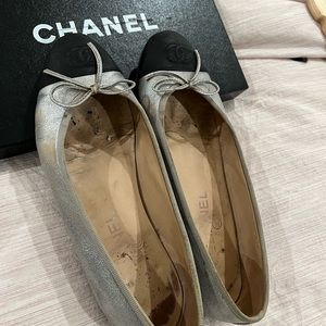 Chanel flats silver size 38 I’m a 7.5 US